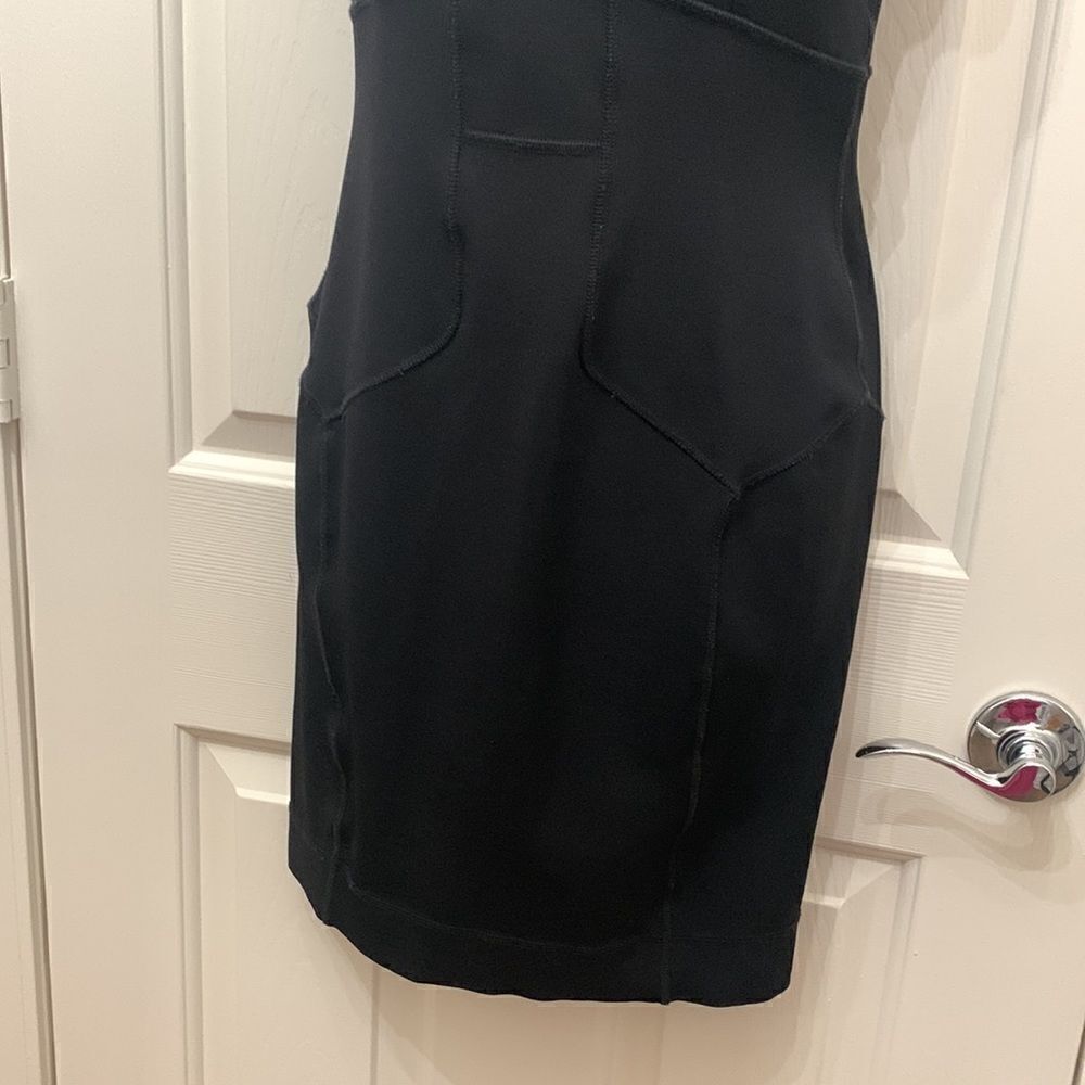 French Connection Size 8 Little Black Dress Scoop Neck Short Sleeve Slimming - Picture 4 of 10